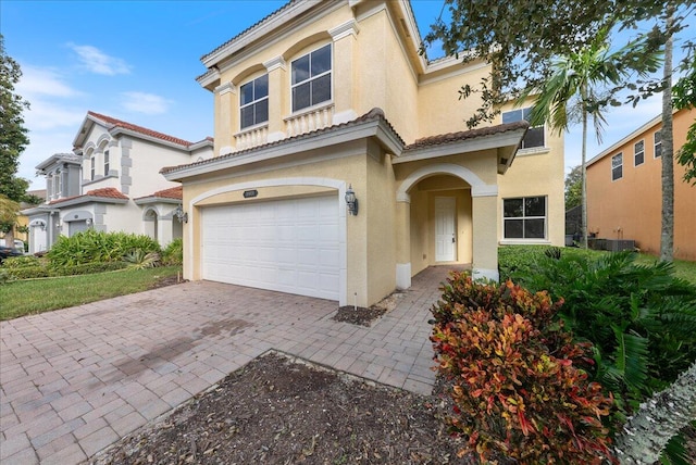 view of front facade featuring a garage