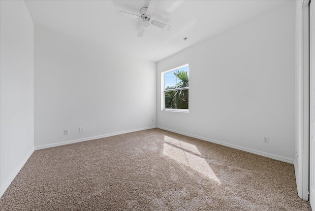 carpeted empty room featuring ceiling fan