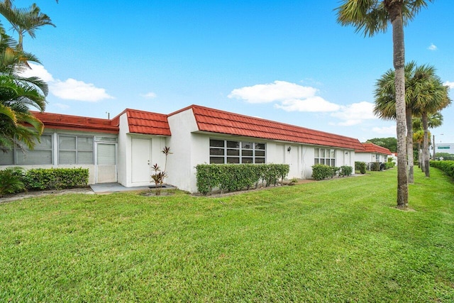 exterior space featuring a yard