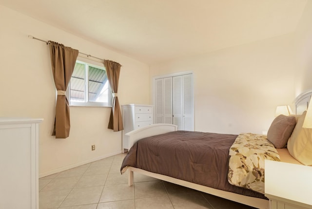 bedroom with a closet