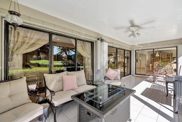 sunroom with ceiling fan