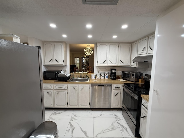 kitchen with stainless steel appliances, sink, and a textured ceiling