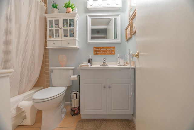 full bathroom featuring shower / tub combo with curtain, vanity, and toilet