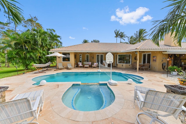 view of pool featuring an in ground hot tub, an outdoor living space, and a patio area