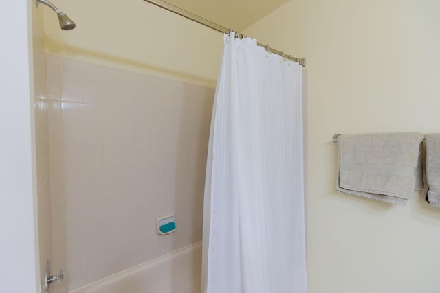 bathroom with shower / tub combo with curtain