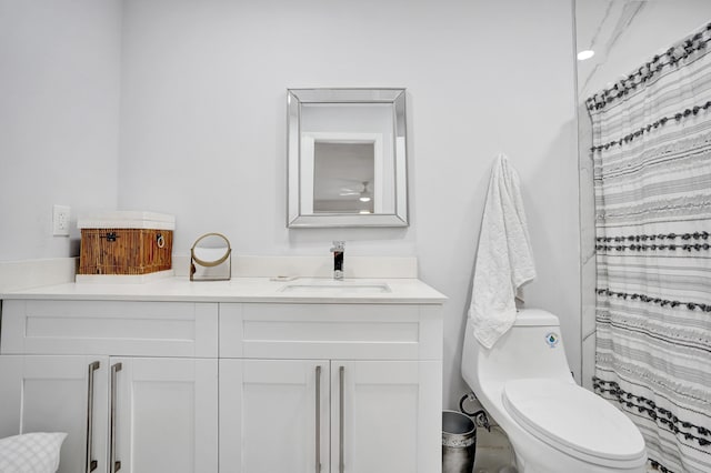 bathroom with a shower with curtain, vanity, and toilet