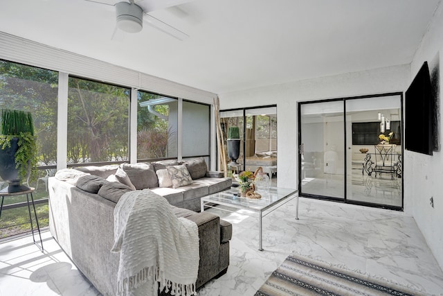 sunroom with ceiling fan