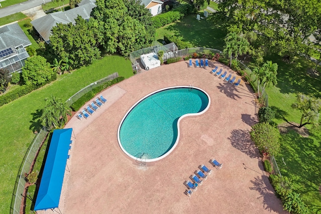 view of swimming pool