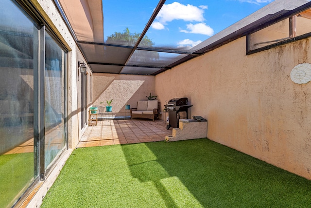 view of yard with a patio