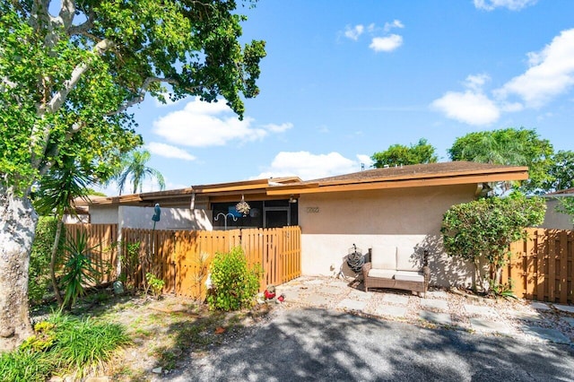 view of front of property