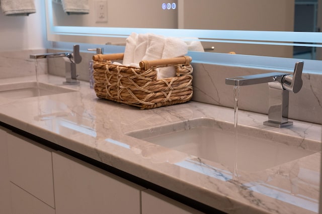 bathroom featuring sink