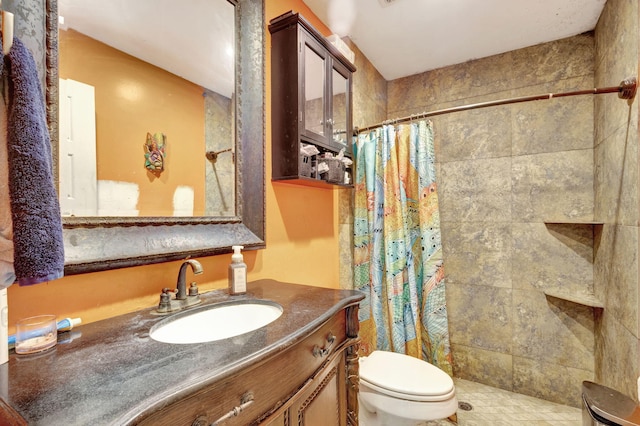 bathroom with curtained shower, vanity, and toilet