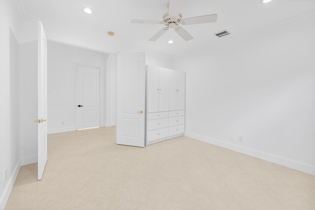 unfurnished bedroom featuring ceiling fan