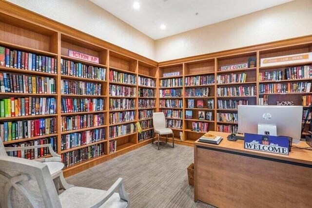 living area with carpet