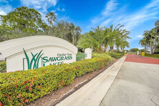 view of community / neighborhood sign