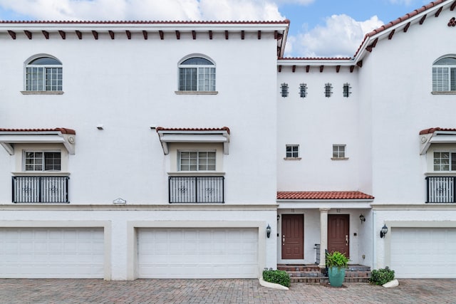 view of front of property featuring a garage