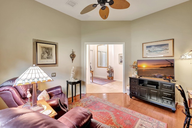 living room with vaulted ceiling, light wood-type flooring, and ceiling fan