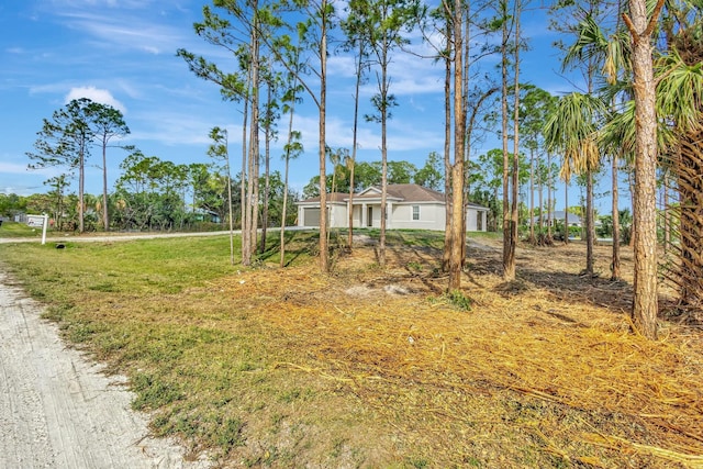 view of front of home featuring a front lawn