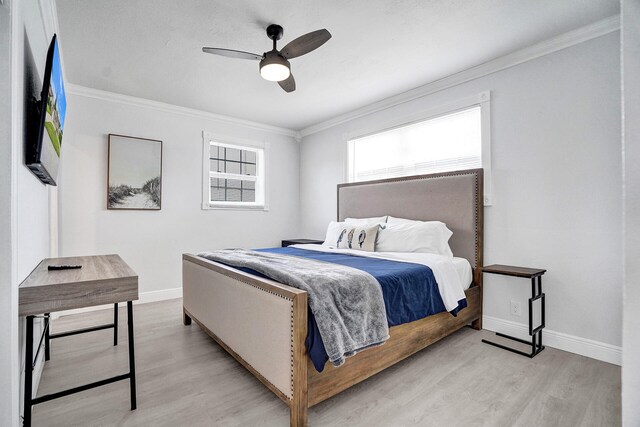 bedroom featuring ornamental molding, a closet, light hardwood / wood-style floors, and ceiling fan