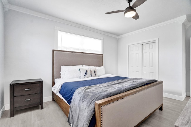 bedroom featuring crown molding, light hardwood / wood-style flooring, and a closet