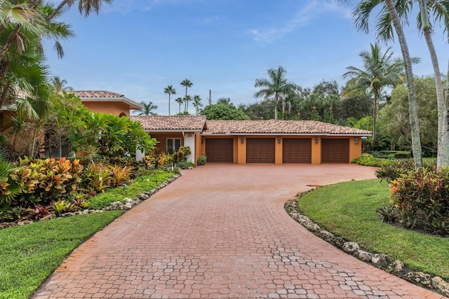 view of front facade featuring a garage