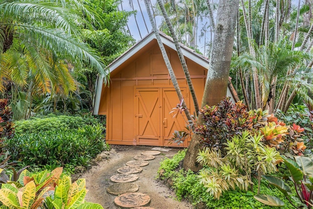 view of outbuilding