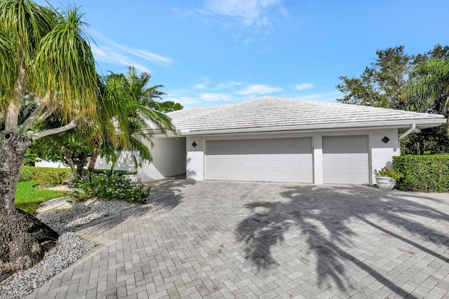 view of front facade featuring a garage