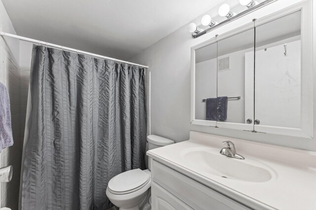 2950 SE Ocean Blvd Unit 38-2, Stuart, FL 34996 - full bathroom featuring visible vents, toilet, a shower with curtain, and vanity