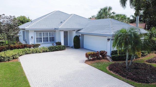 single story home featuring a garage