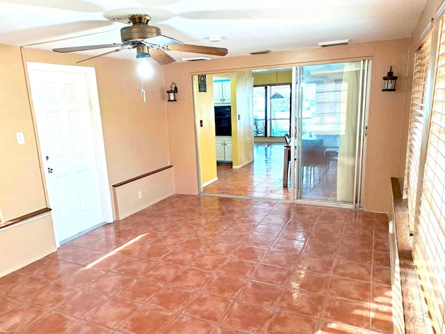 unfurnished room featuring ceiling fan