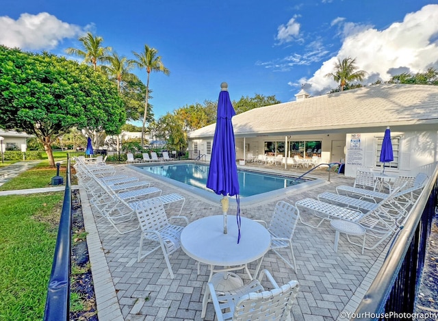 view of swimming pool featuring a patio