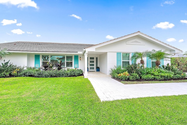 ranch-style home with a front lawn