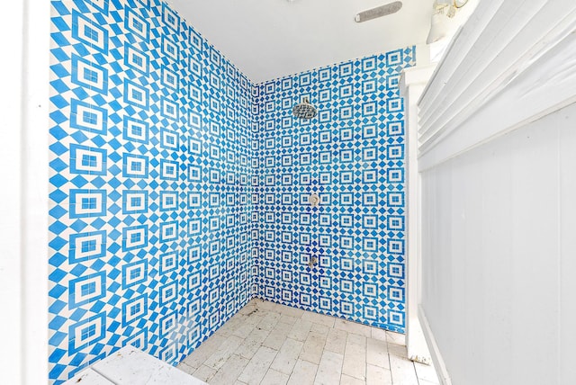 bathroom featuring tile walls