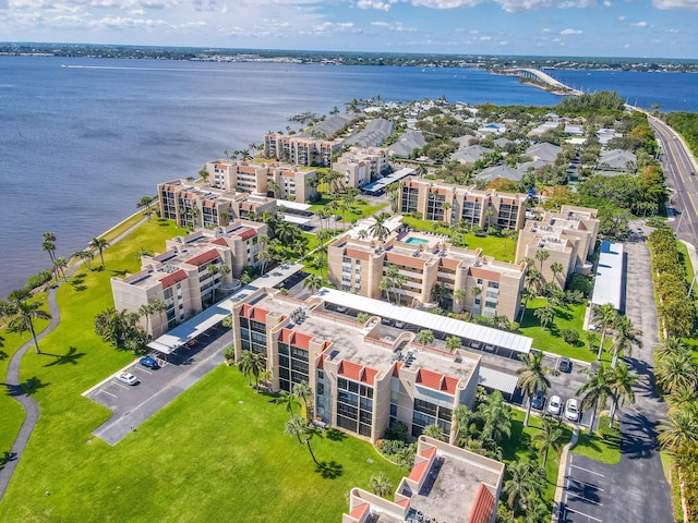 bird's eye view with a water view