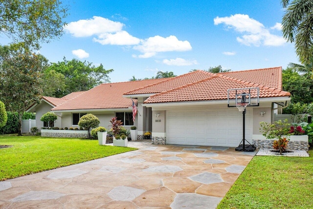 view of front of house featuring a front lawn and a garage