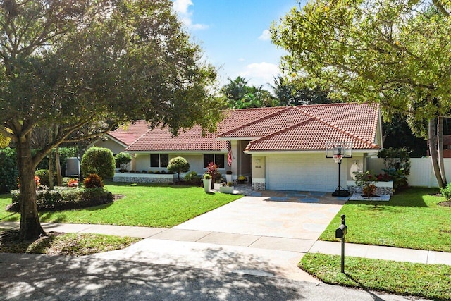 view of front facade featuring a garage and a front lawn