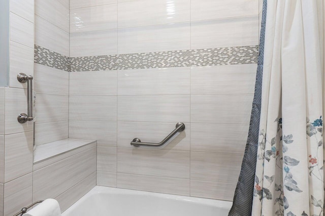 bathroom featuring shower / tub combo with curtain