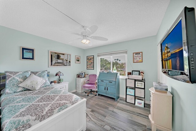 full bathroom featuring vanity, hardwood / wood-style flooring, ceiling fan, toilet, and enclosed tub / shower combo