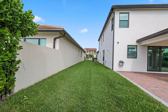 view of yard with a patio area