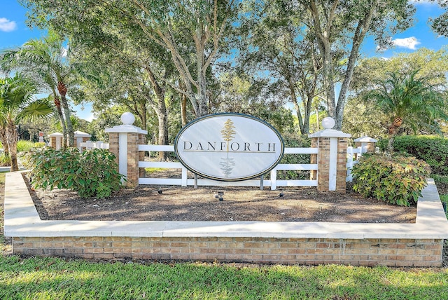 view of community / neighborhood sign