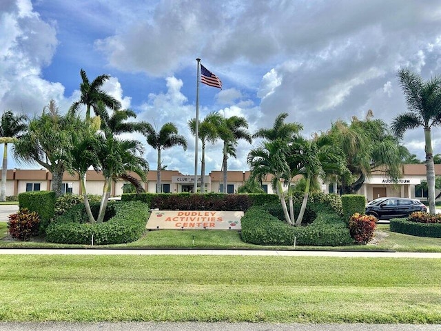 exterior space featuring a lawn