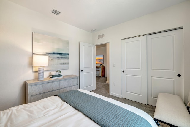 bedroom with carpet flooring and a closet