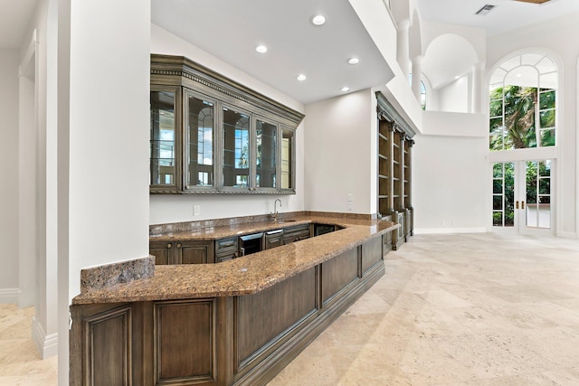 bar with a sink, indoor wet bar, baseboards, visible vents, and recessed lighting