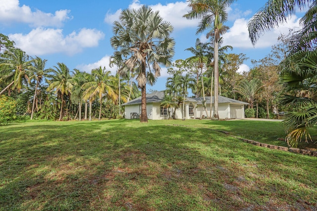 view of front of house featuring a front yard