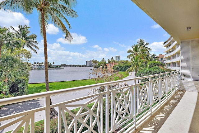 425 Worth Ave Unit 2F, Palm Beach, FL 33480 - balcony featuring a water view