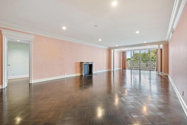 425 Worth Ave Unit 2F, Palm Beach, FL 33480 - empty room featuring crown molding, baseboards, and recessed lighting