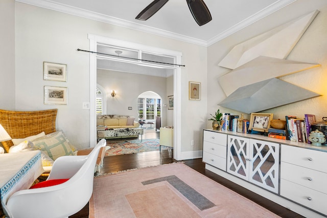 living area featuring ceiling fan, dark hardwood / wood-style floors, and crown molding