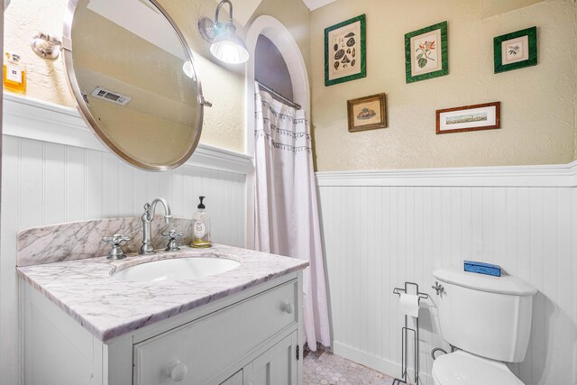 323 Dyer Rd, West Palm Beach, FL 33405 - full bath with wainscoting, vanity, and toilet