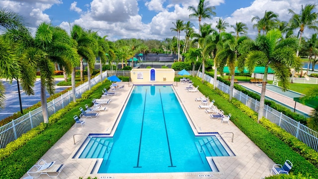 view of swimming pool