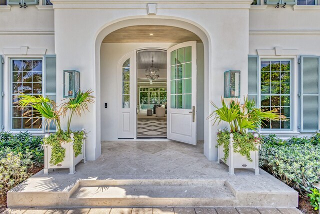 property entrance featuring stucco siding